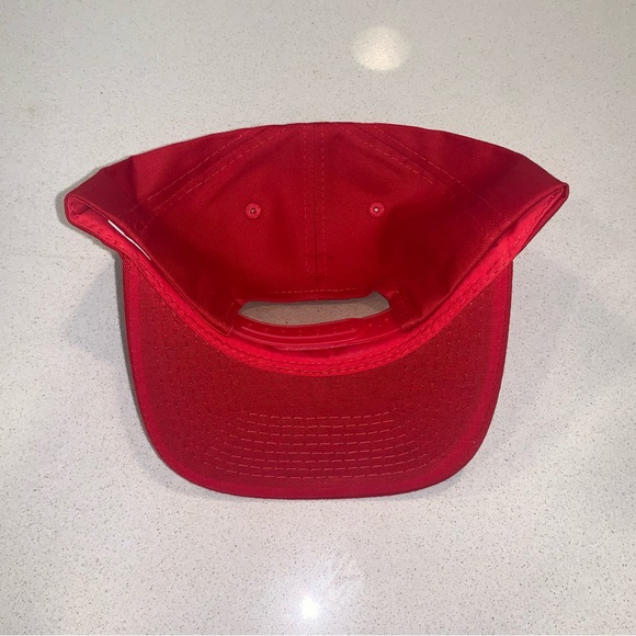Adjustable Plain Red Snapback Cap - Picture 4 of 5